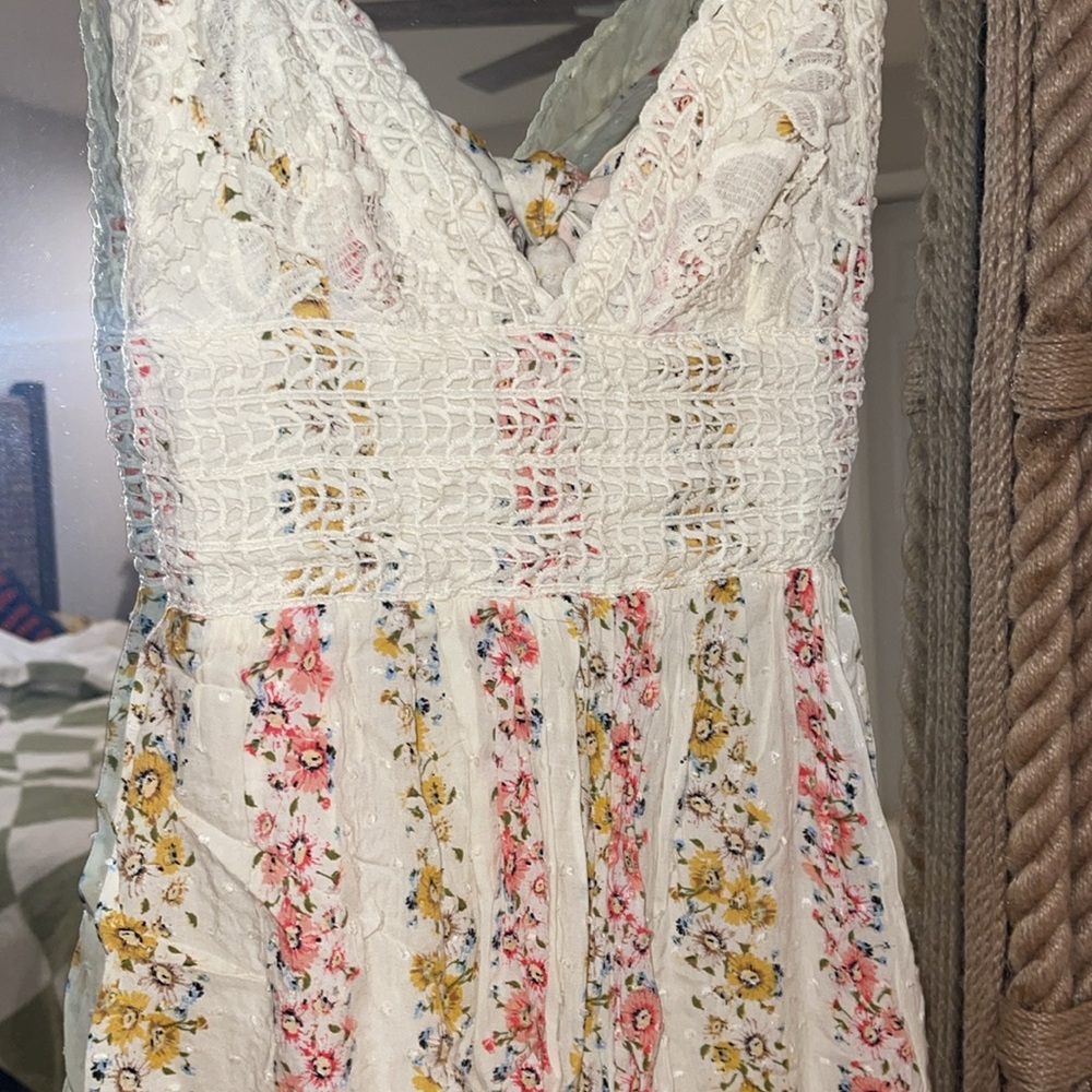 Floral Romper - Picture 2 of 5